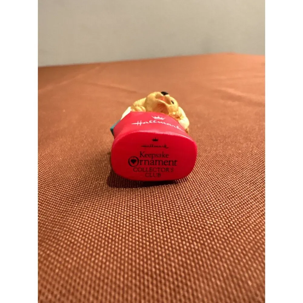 1994 Hallmark Keepsake Miniature Puppy in a Gift Bag Collector's Club QXG #4803